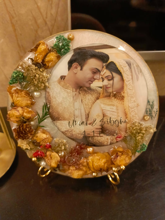 Customized Resin Plaque with Special Flowers and Couple Picture Preservation | 8 Inches Variant