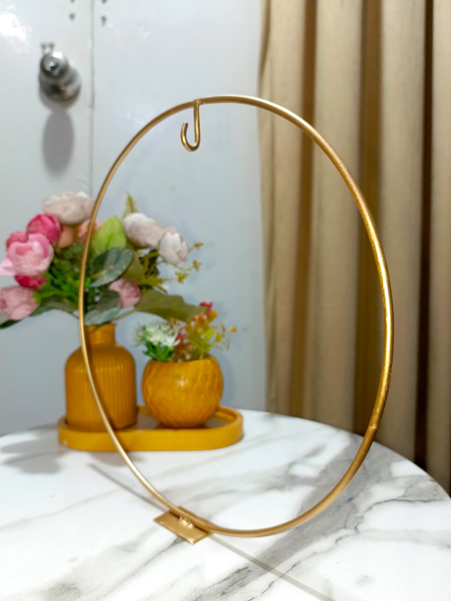 Golden Painted Iron Loop Stand for Nikah / Engagement Ring Platters